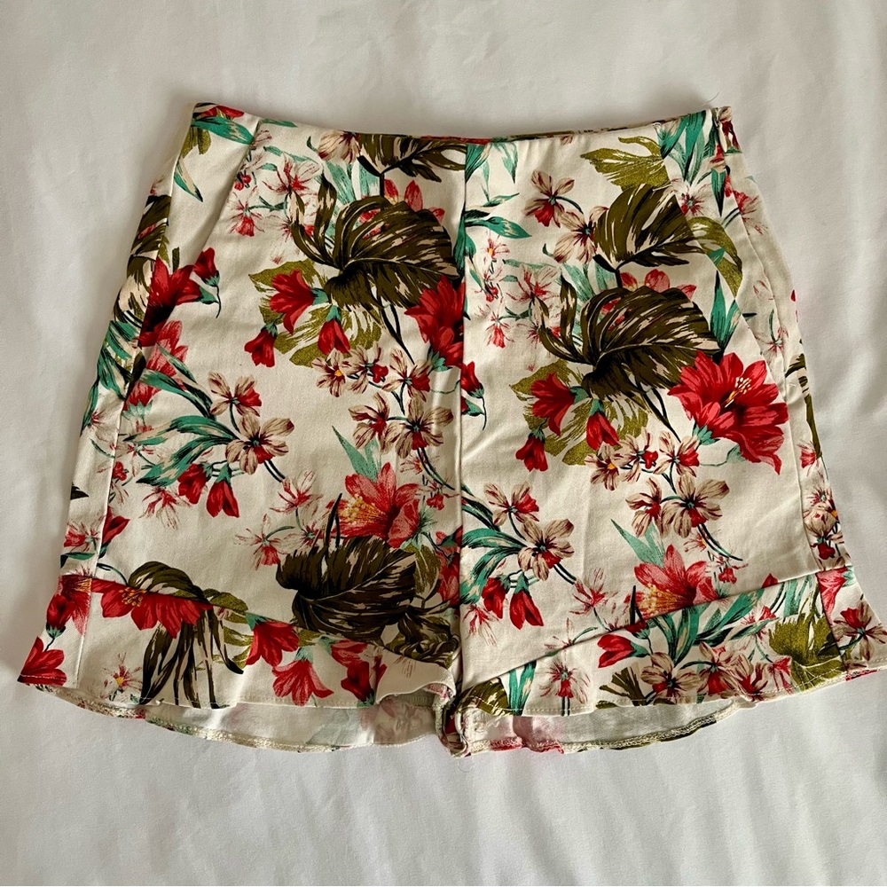 Zara Women's High Waist Floral Shorts - Red and Green